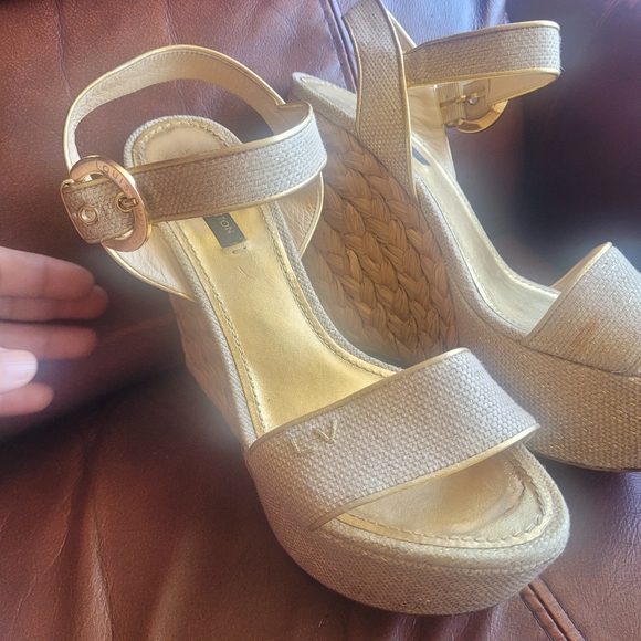 Louis vuitton gold wedges - Picture 11 of 11